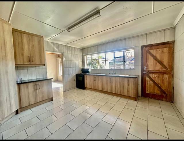 3 BEDROOM HOUSE FOR SALE IN VANDERBIJLPARK SW 1